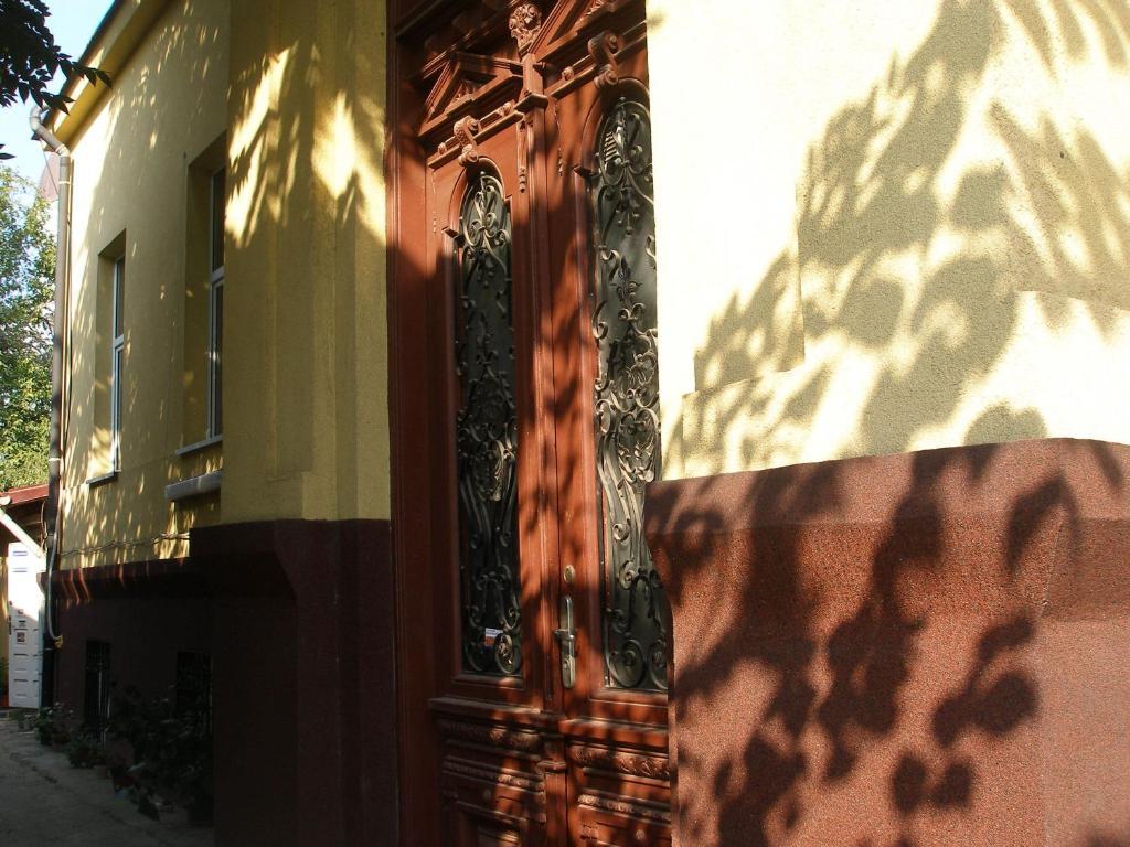 Kretan Hostel Bucarest Exterior foto