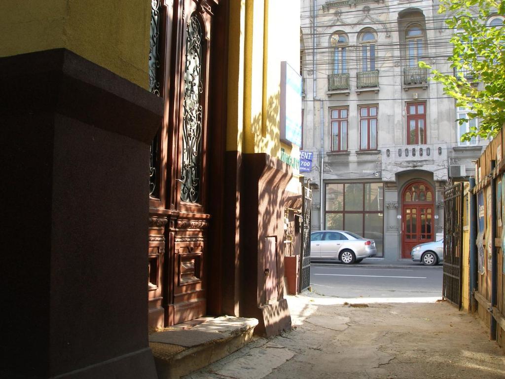 Kretan Hostel Bucarest Exterior foto