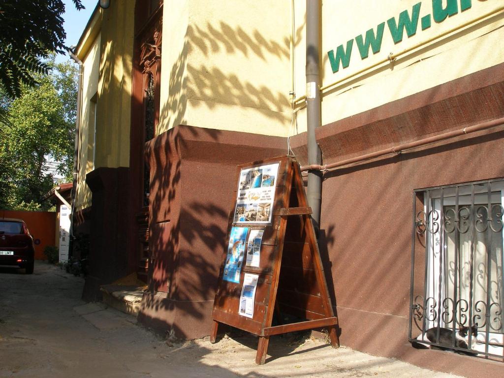 Kretan Hostel Bucarest Exterior foto