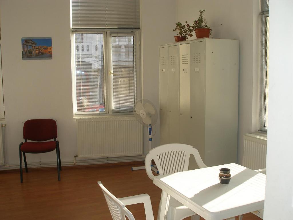 Kretan Hostel Bucarest Habitación foto