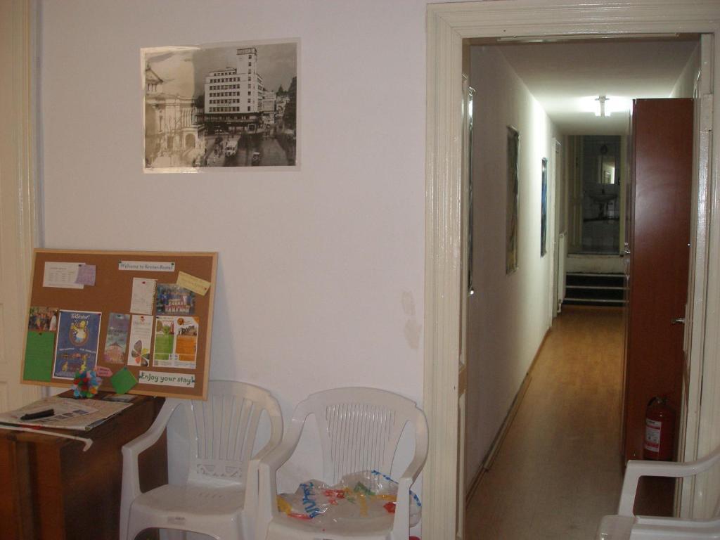 Kretan Hostel Bucarest Exterior foto