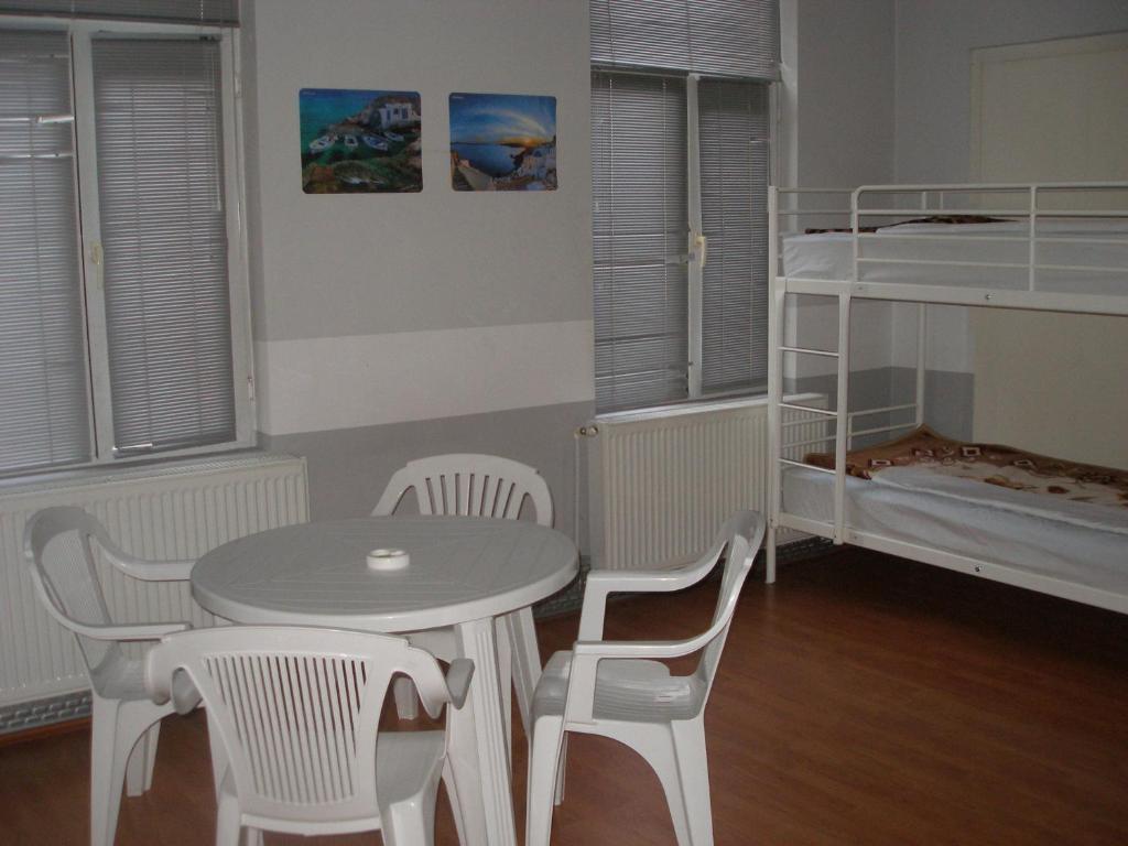 Kretan Hostel Bucarest Habitación foto